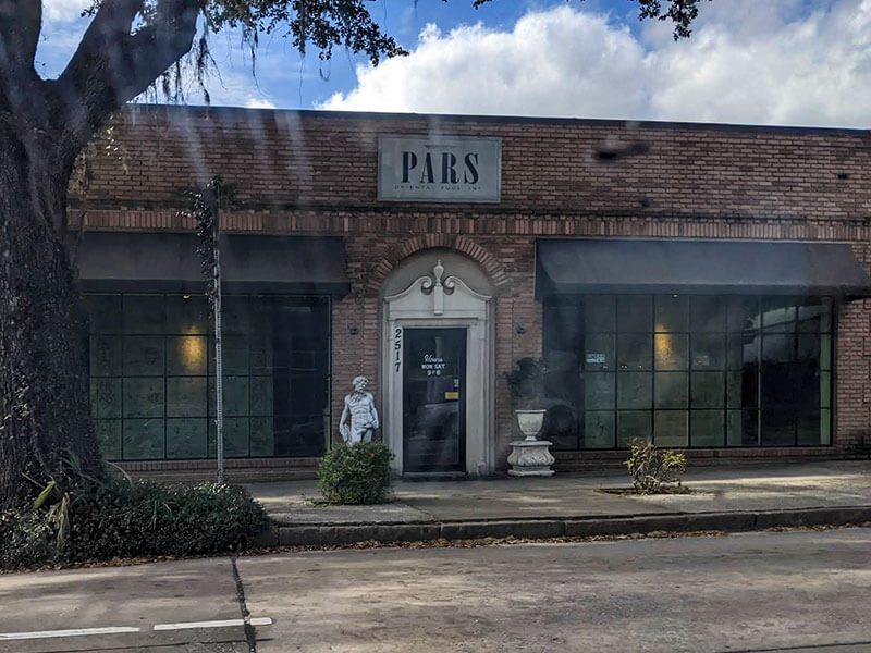 storefront of Pars Oriental Rugs in Savannah, GA